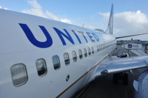 United Airlines, predita netta ridotta. Previsione di profitto in stagione estiva