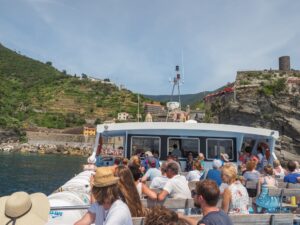 Turismo, Liguria è già sold-out: Cinque Terre prese d’assalto
