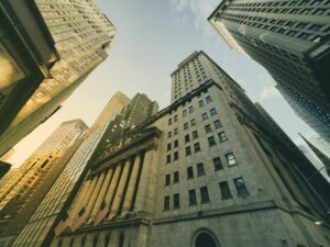 Wall Street si infiamma sulle speranze di un accordo per il tetto del debito