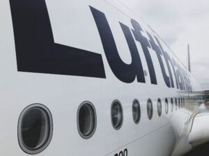 Lufthansa, il Tribunale Ue boccia l’ok all’aumento di capitale. Il vettore: “valuteremo azioni”