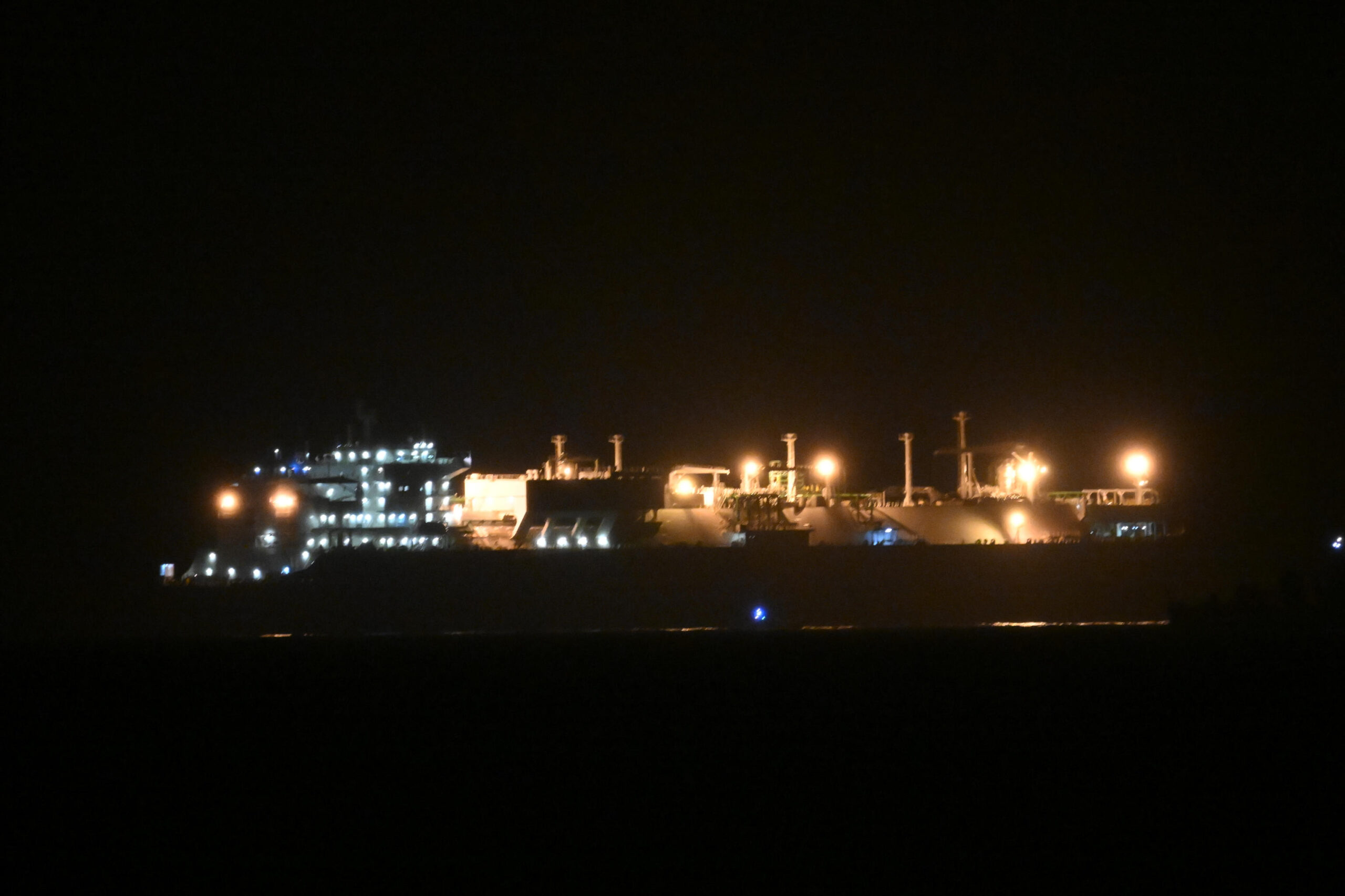 L'arrivo della nave rigassificatore Golar Tundra al porto di Piombino (Livorno), 19 marzo 2023.
ANSA/Uff stampa Regione Toscana + PRESS OFFICE, HANDOUT PHOTO, NO SALES, EDITORIAL USE ONLY + NPK