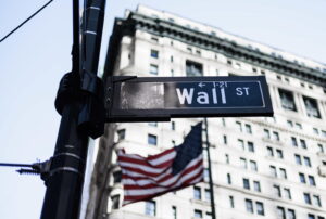 Wall Street apre in calo, ora il default preoccupa