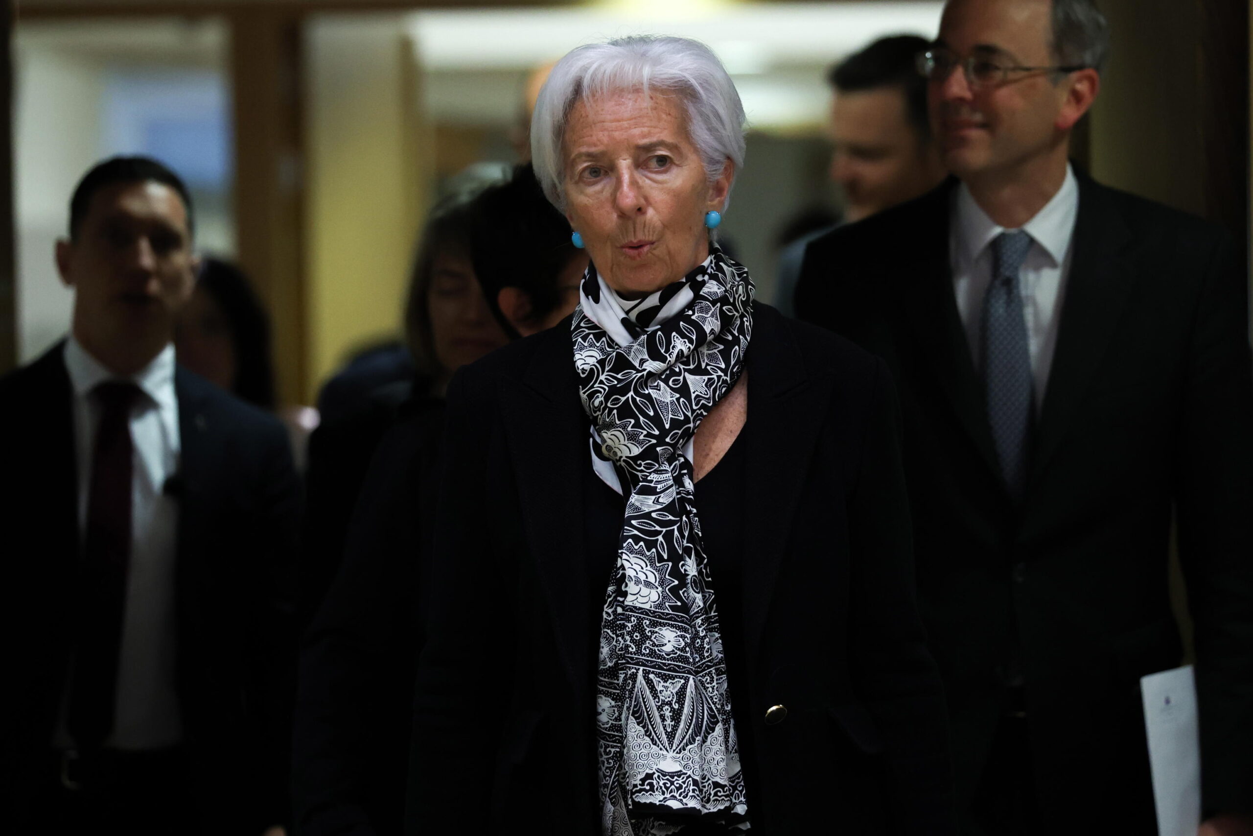 Lagarde: “Obiettivo inflazione al 2%. Ma con più delicatezza”