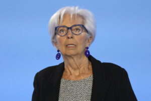 Lagarde lancia l’allarme: “crescono i segnali di frammentazione dell’economia globale”
