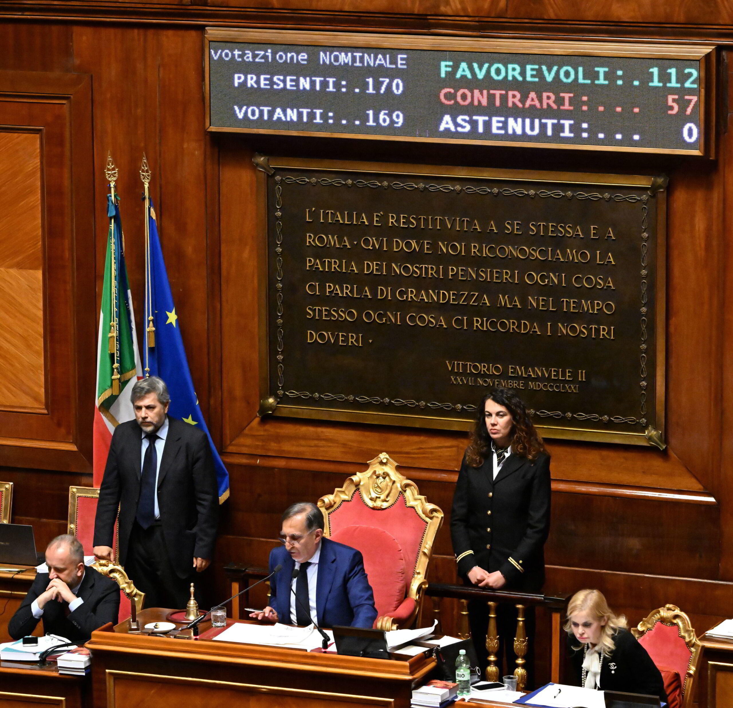 Il tabellone con i risultati del voto sulle proposte di risoluzione del Documento di Economia e Finanza presso l'aula del Senato. Roma, 28 aprile 2023. ANSA/CLAUDIO PERI