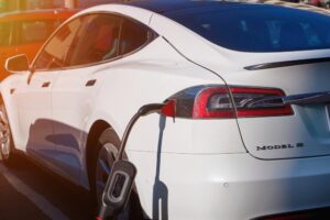 Tesla, diminuiscono le vendite di veicoli elettrici fabbricati in Cina. A novembre -17,8% su base annua