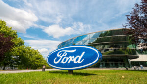 Ford supera le difficoltà: profitti a 1,8 mld. L’elettrico in perdita
