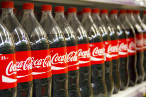 Coca Cola: solo bottiglie in rPet. Investiti 30 milioni