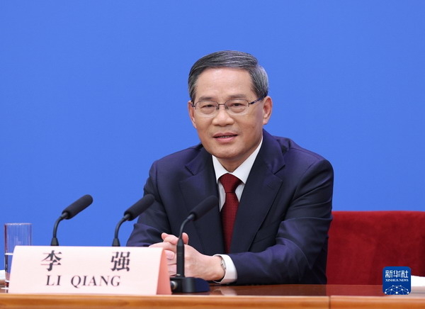 Cina, il premier Li promette un sostegno all’economia