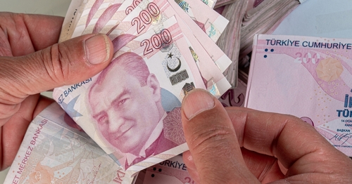 Turchia, la lira crolla ai minimi storici: giù del 7%