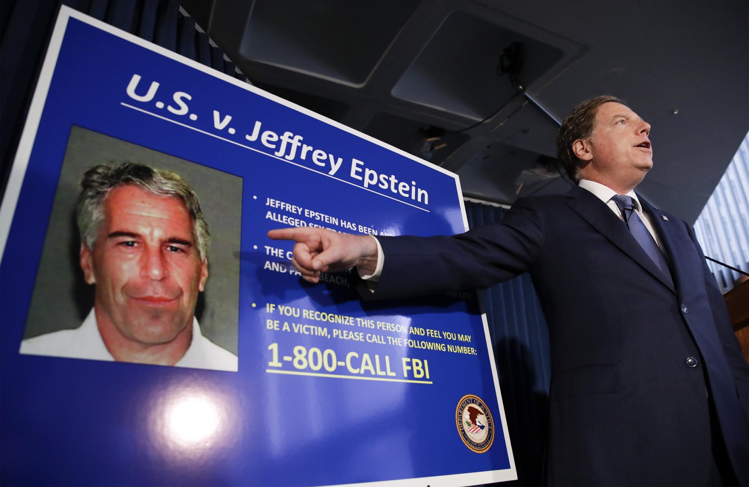 Epstein pagava il silenzio delle vittime via JP Morgan. Patteggiamento da 290 mln