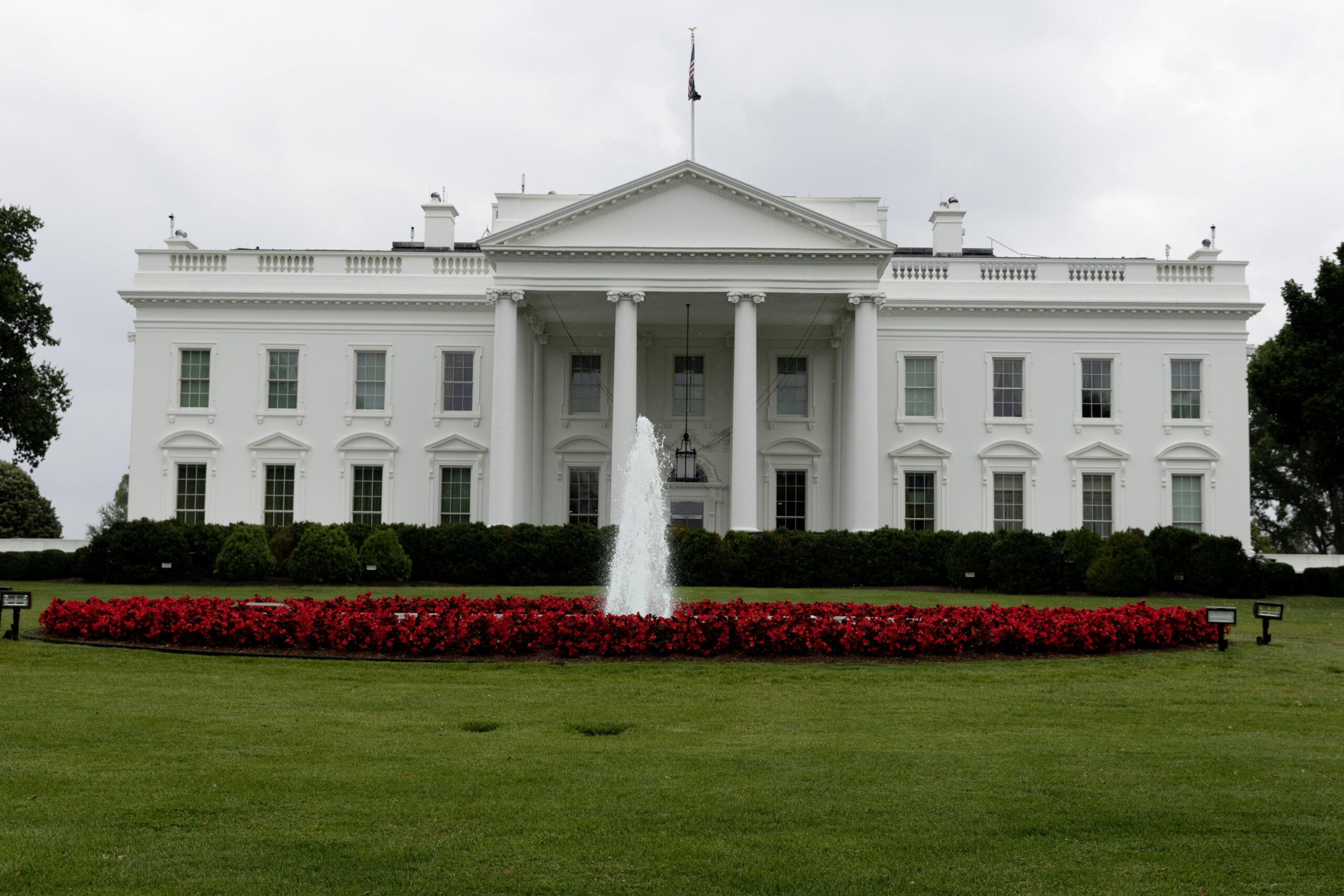 epa10687172 A general view of the White House in Washington, DC, USA, 12 June 2023. US President Joe Biden canceled his scheduled events for the day 12 June, after getting a root canal. EPA/MICHAEL REYNOLDS