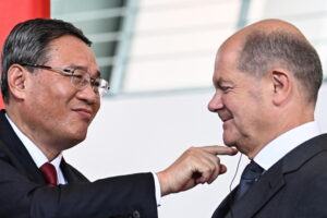 Cina, Li in Germania: “Grande importanza a rapporti con voi e Ue”