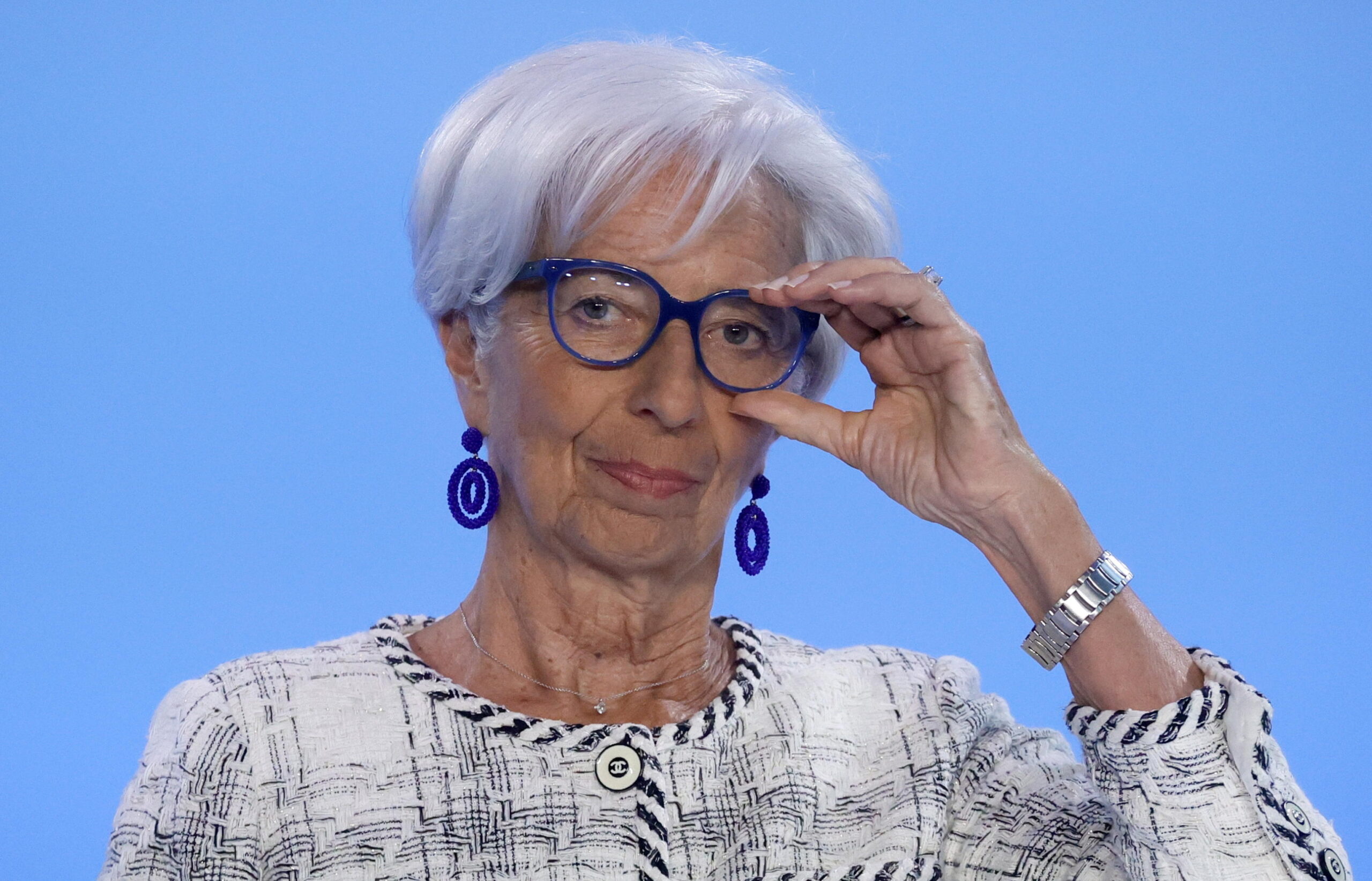 Aumento tassi, Lagarde non molla: “Ancora molta strada”