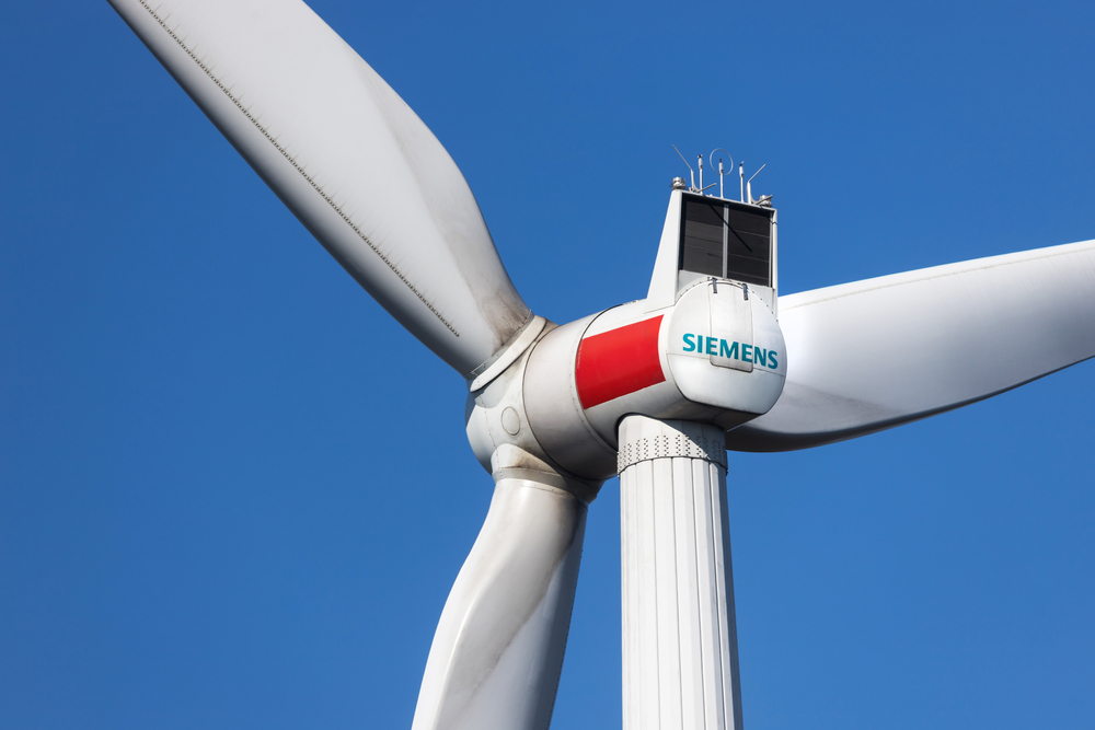 Siemens Energy ritira guidance su utili per problemi a turbine eoliche
