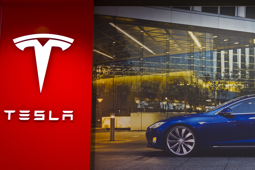Tesla: utile netto in calo del 55%