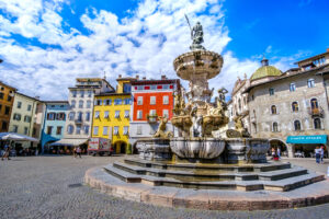 Per campare servono oltre 2.800 euro al mese. 3.450 in Trentino
