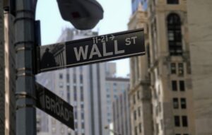 Wall Street apre in calo, con vertice Fomc iniziato