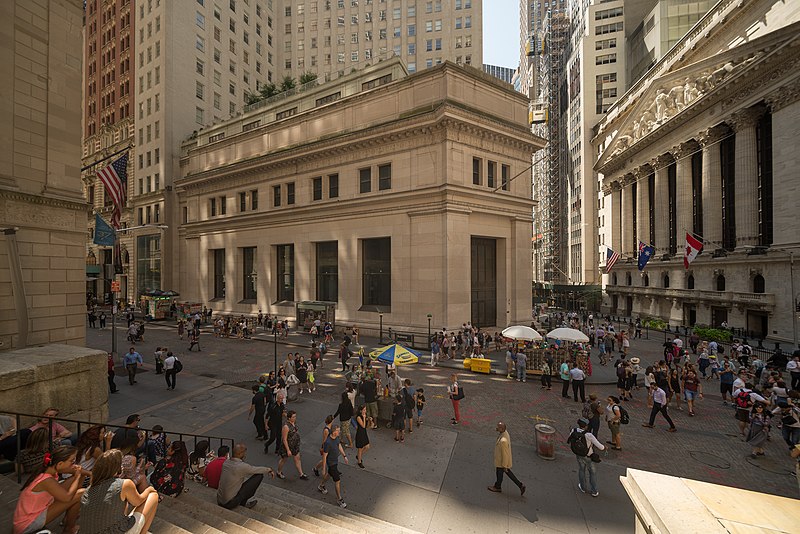 Wall Street apre poco mossa. Attesa trimestrali big