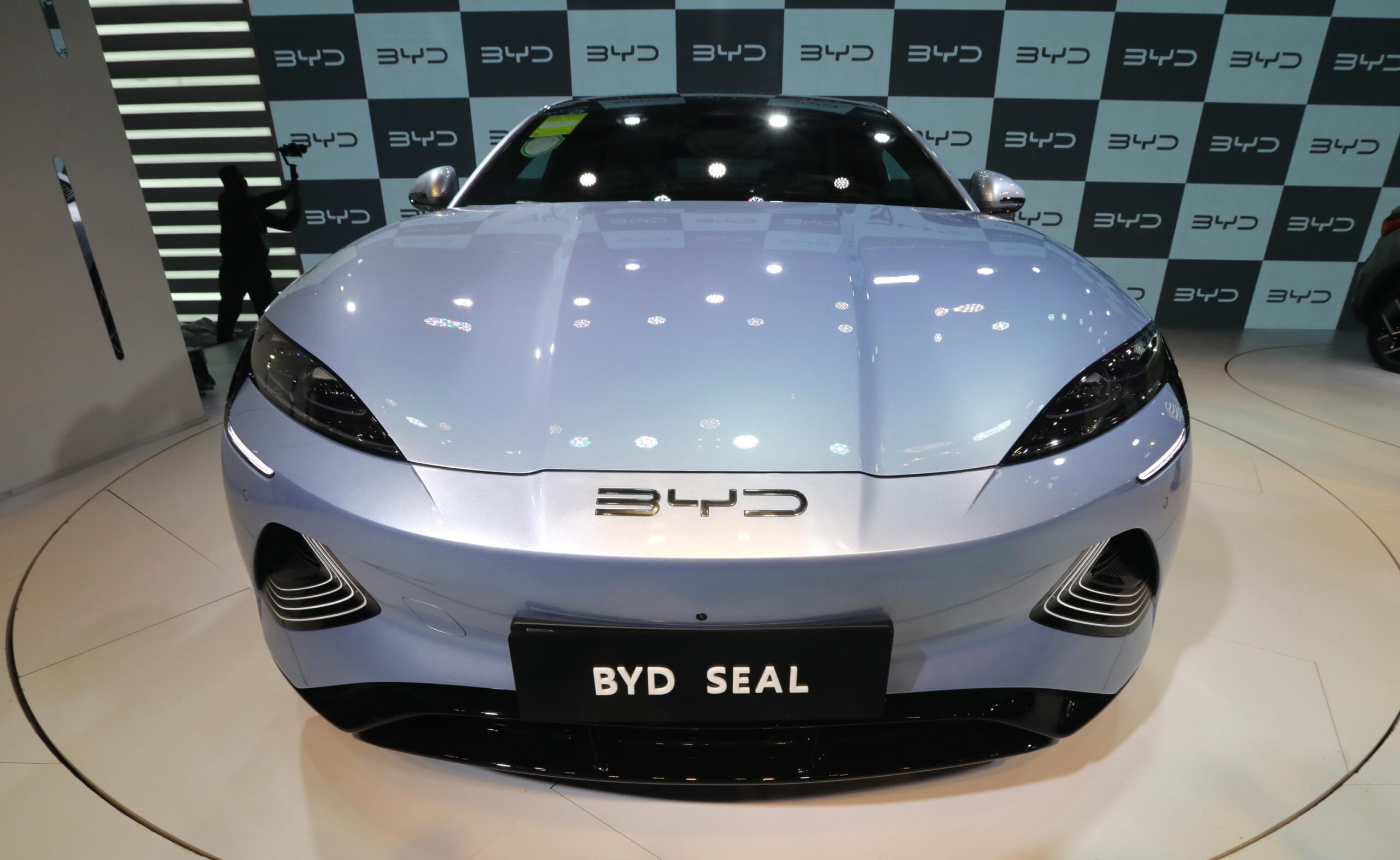 epa10399614 The newly launched BYD Seal electric car at the Auto Expo in Greater Noida, Uttar Pradesh, India, 11 January 2023. The Auto Expo 2023 will open to the public from 14 to 18 January.  EPA/RAJAT GUPTA