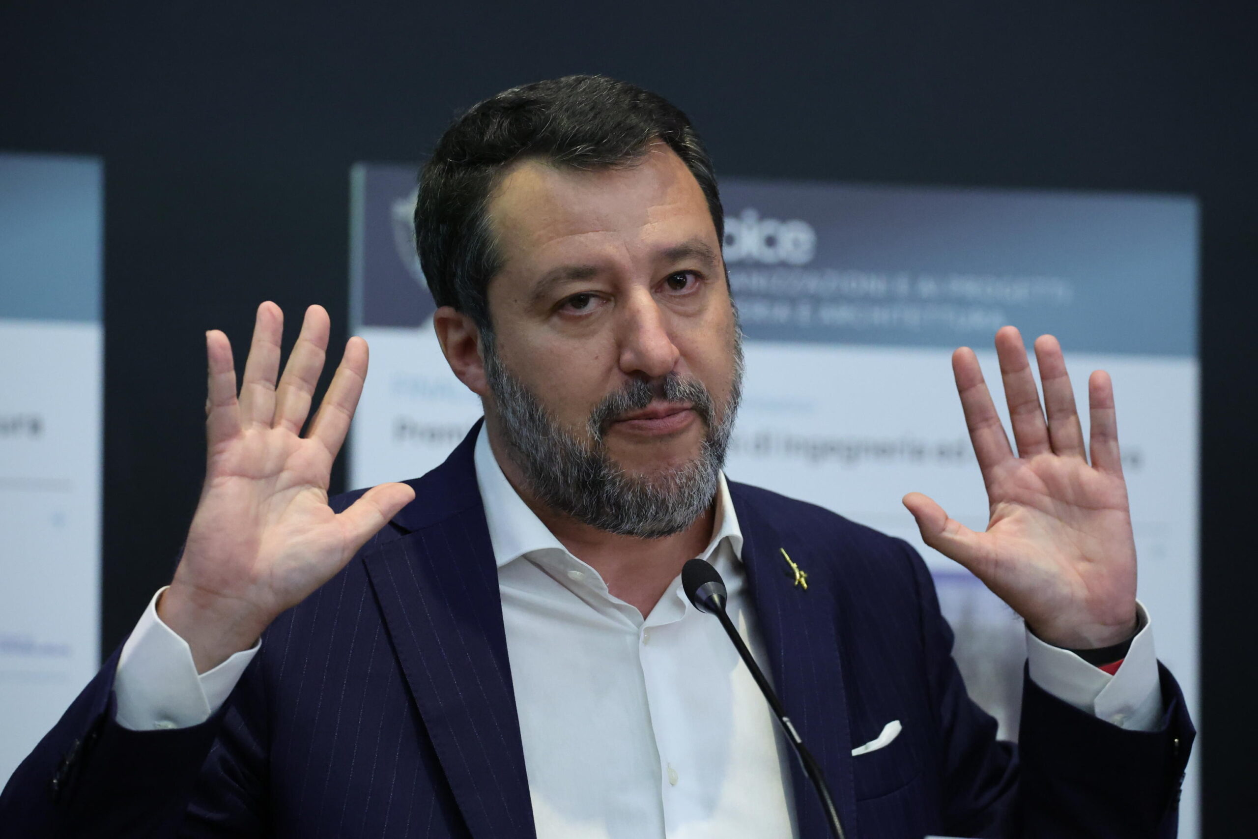 Il ministro dei Trasporti e delle Infrastrutture, Matteo Salvini, nel corso del convegno Oice: 'Dal Pnrr al Green Deal passando per il Ponte, le sfide dell'Ingegneria e dell'Architettura', Roma, 11 luglio 2023.
ANSA/MASSIMO PERCOSSI