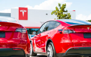 Tesla in trattative per cedere l’autopilot
