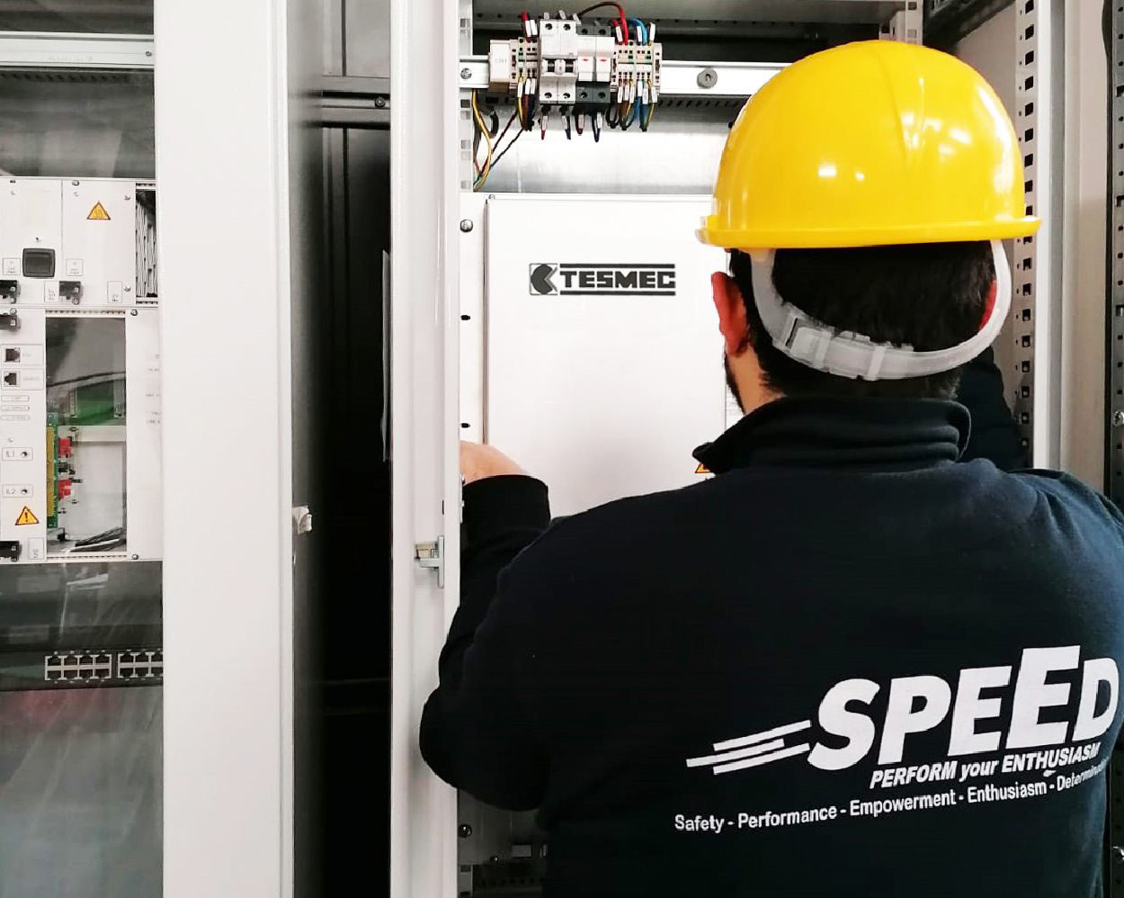 TESMEC
AZIENDA MANUTENZIONE INFRASTRUTTURE
OPERAIO OPERAI
MANUTENZIONE MANUTENZIONI
MANUTENTORE MANUTENTORI