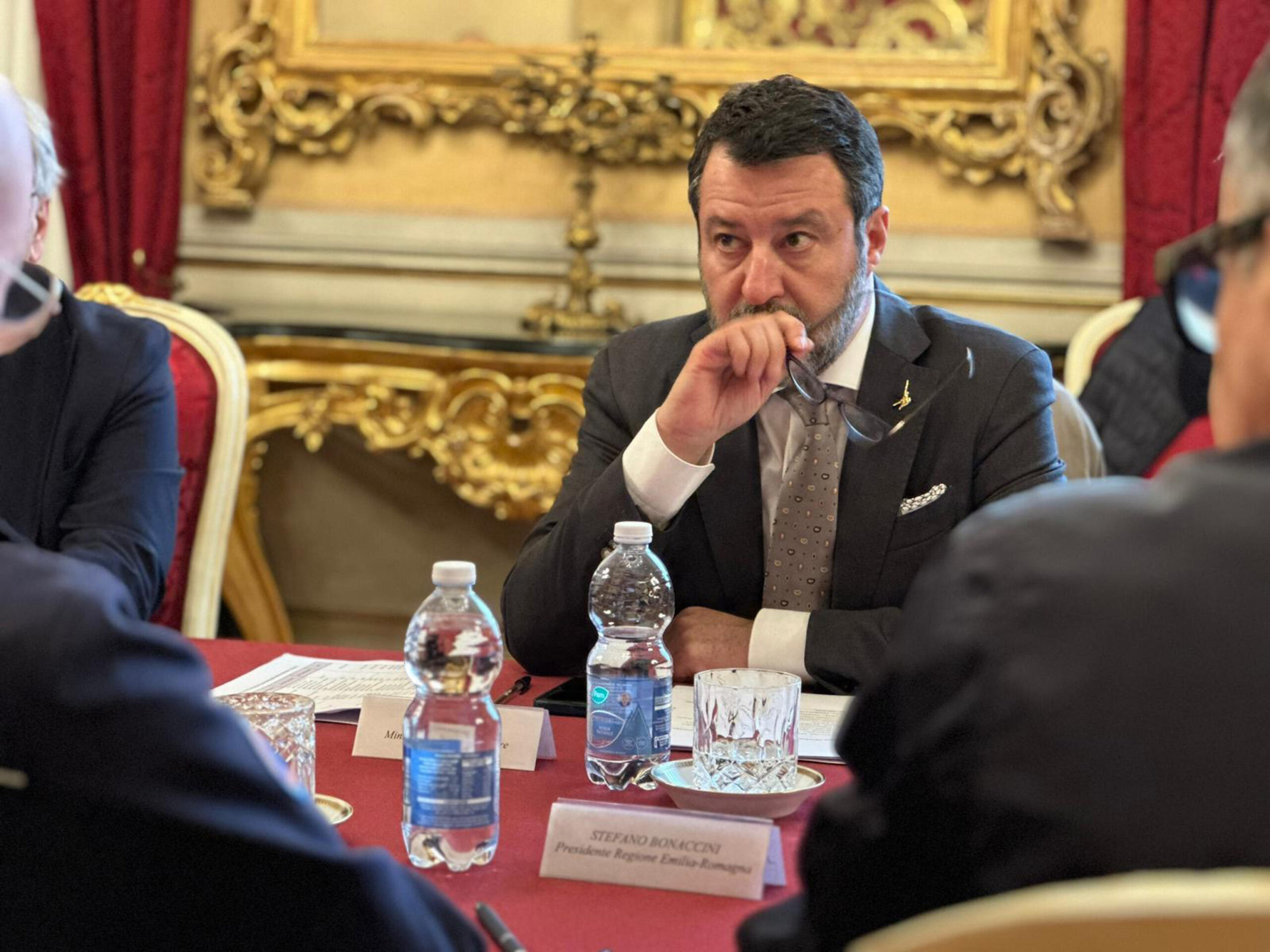 Il ministro delle Infrastrutture e dei Trasporti, Matteo Salvini, in conferenza stampa dalla prefettura di Bologna, 20 maggio 2023.
ANSA/UFFICI STAMPA MINISTERO
+++ ANSA PROVIDES ACCESS TO THIS HANDOUT PHOTO TO BE USED SOLELY TO ILLUSTRATE NEWS REPORTING OR COMMENTARY ON THE FACTS OR EVENTS DEPICTED IN THIS IMAGE; NO ARCHIVING; NO LICENSING +++ NPK +++
