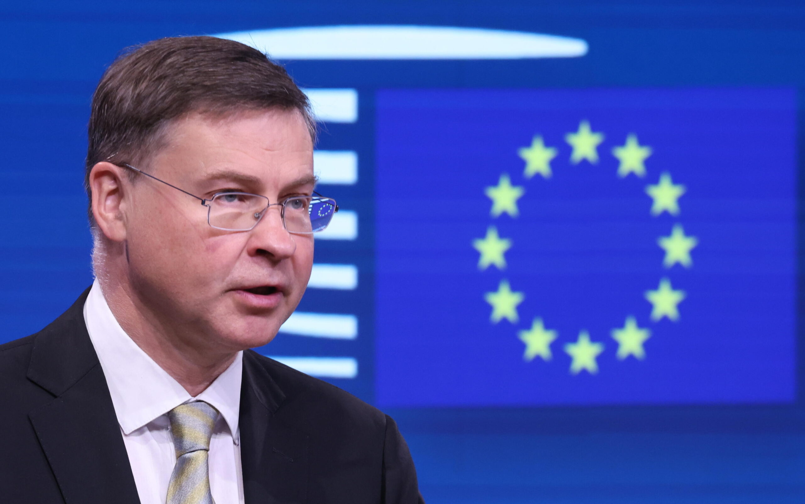 Davos, anche Dombrovskis richiama l’Italia sulla manovra: “non è in linea con raccomandazioni Ue”. Accelerare sul Patto di stabilità