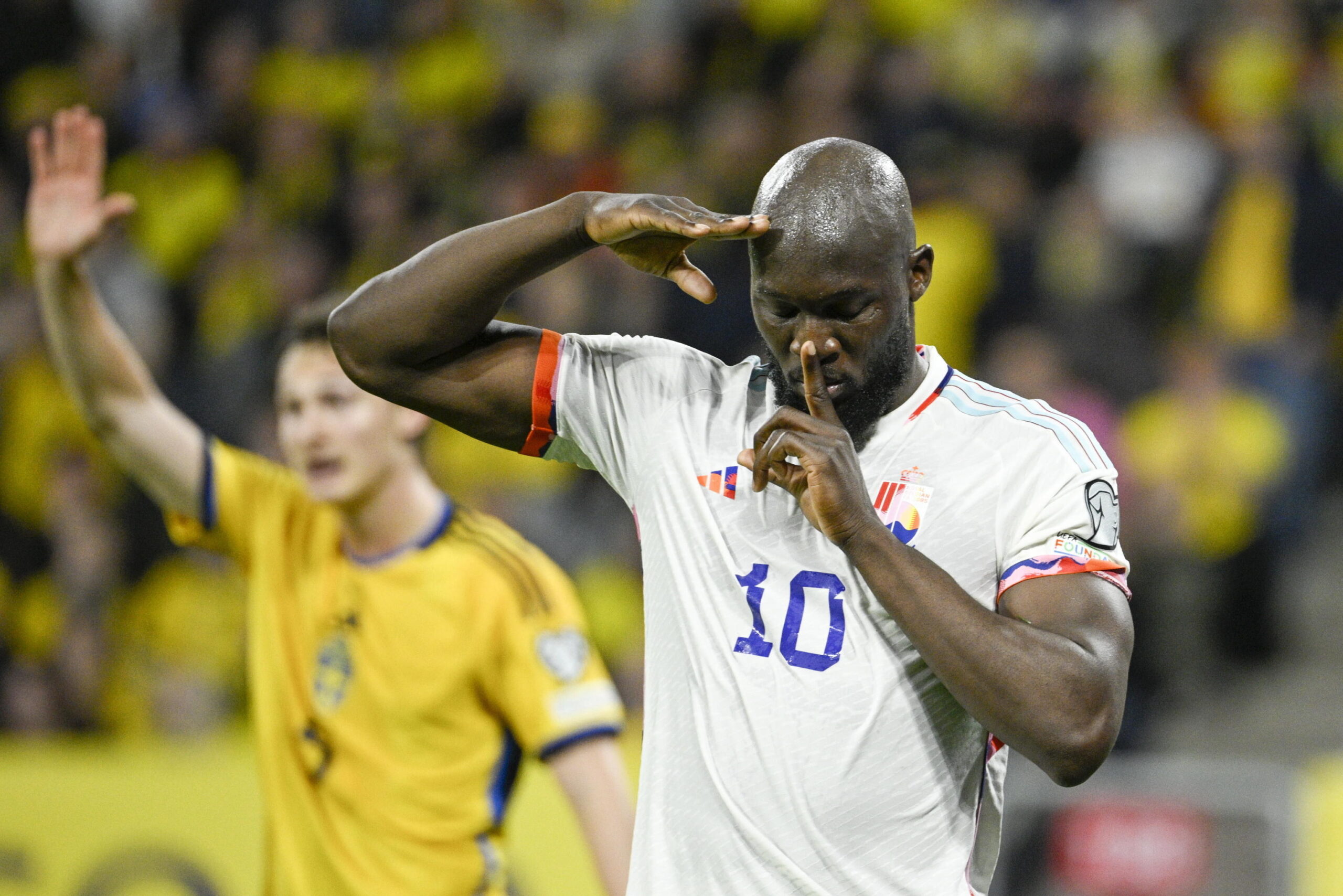 epa10541518 Belgium's Romelu Lukaku celebrates with a gesture after scoring the 0-1 goal during the UEFA EURO 2024 qualification soccer match between Sweden and Belgium, in Stockholm, Sweden, 24 March 2024.  EPA/Anders Wiklund  SWEDEN OUT