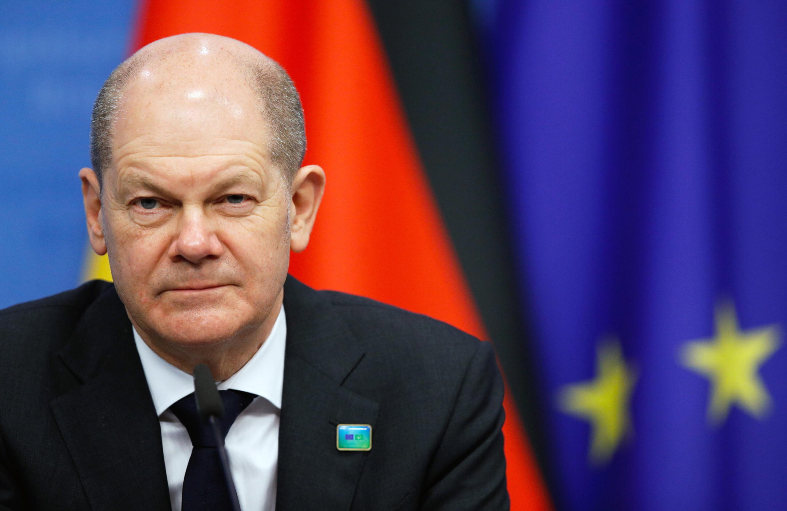 epa09769292 German Chancellor Olaf Scholtz holds a news conference during European Union - African Union summit, in Brussels, Belgium, 18 February 2022. EPA/JOHANNA GERON / POOL