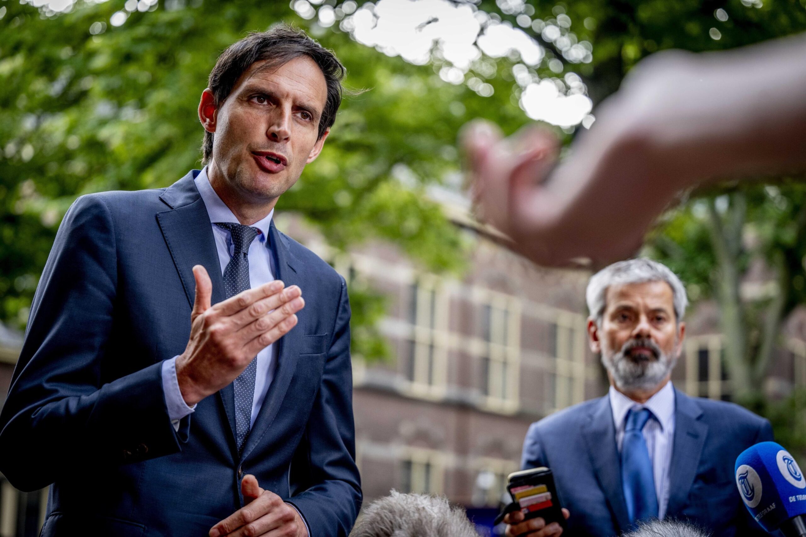 epa10819246 Dutch Minister of Foreign Affairs Wopke Hoekstra speaks upon arrival at the Binnenhof prior to the weekly Council of Ministers, The Hague, the Netherlands, 25 August 2023. EPA/ROBIN UTRECHT