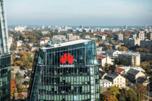 Huawei, aumento vendite primo semestre. Non accadeva dal 2020