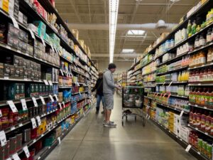 Usa, la fiducia dei consumatori scende a sorpresa: è a 106,1 punti ad agosto