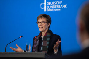 Bce, nominata la tedesca Claudia Buch come nuovo presidente del Consiglio di vigilanza. Succede ad Enria