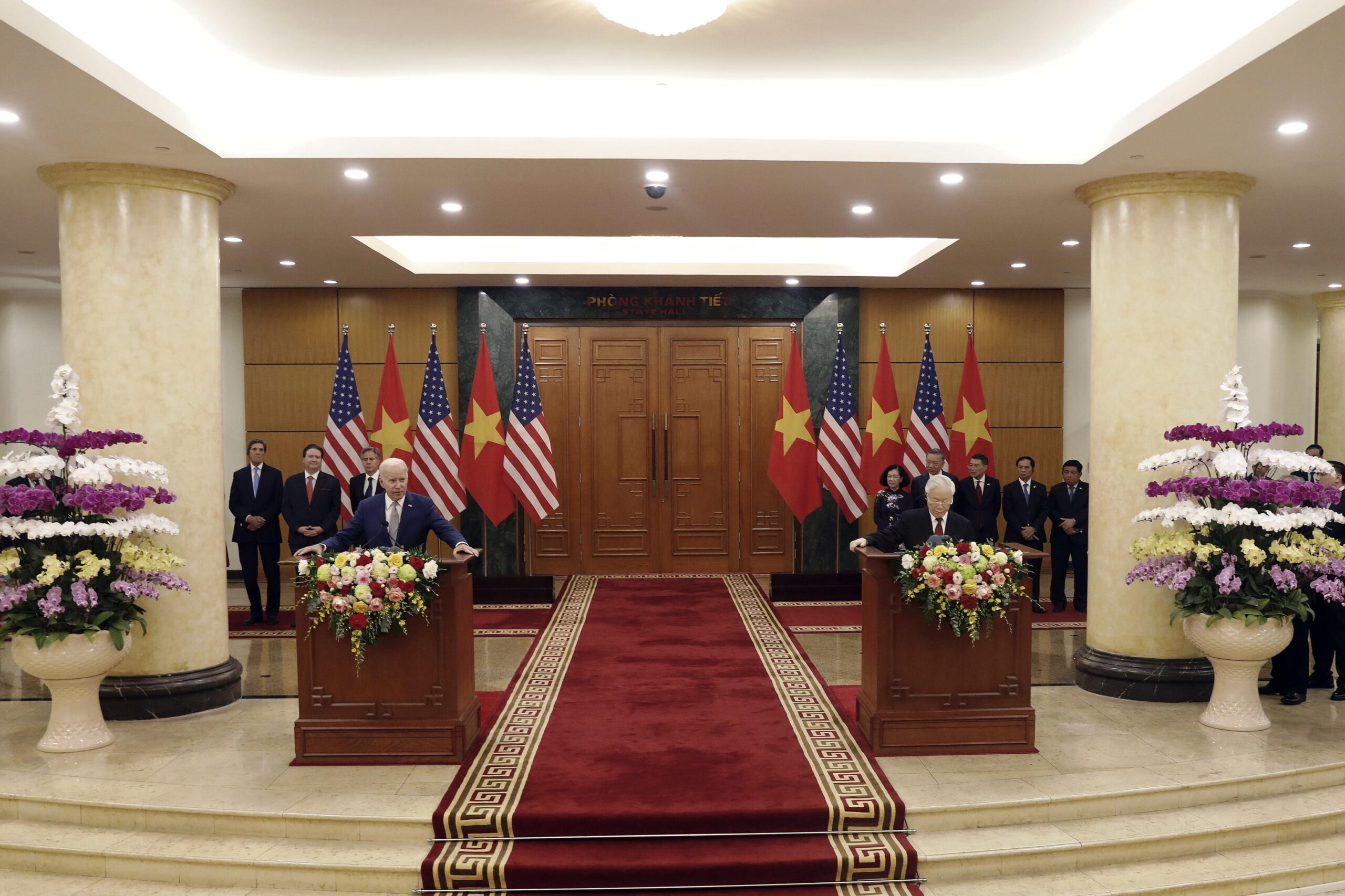 Biden e la tela anti Cina: dopo il G20, vola in Vietnam. “Paese amico”