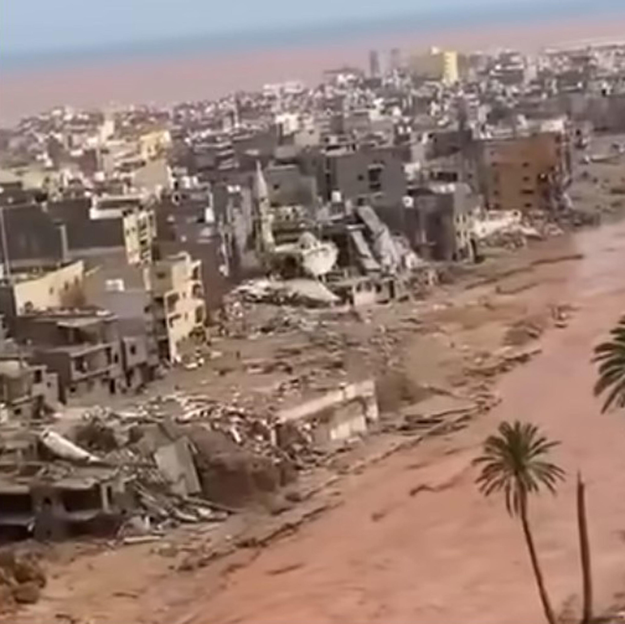 Libia, oltre 2300 morti e 10mila dispersi. Ue e Italia pronte a intervenire