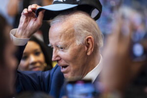 Sciopero auto, Biden: “Profitti record dovrebbero essere condivisi con contratti record”
