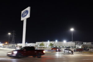 La UAW minaccia altri scioperi nello stabilimento più grande della Ford