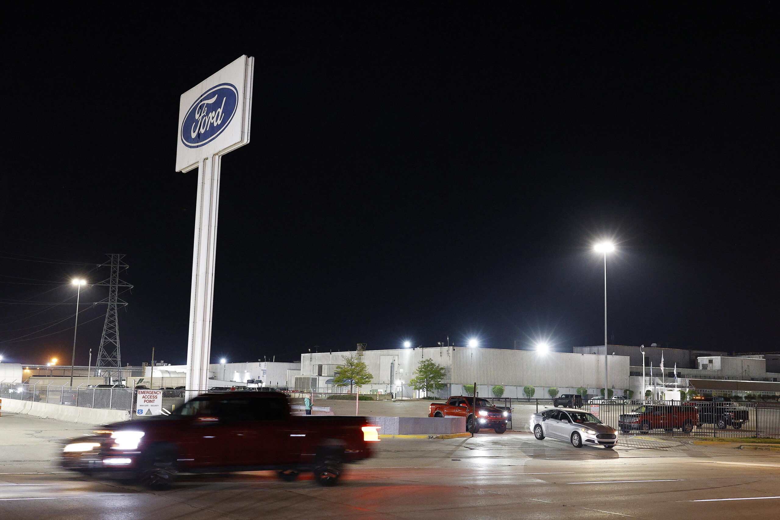 La UAW minaccia altri scioperi nello stabilimento più grande della Ford