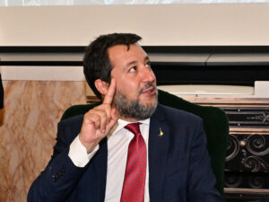 Salvini rilancia il condono: “Lo Stato incassa e i cittadini sono felici”