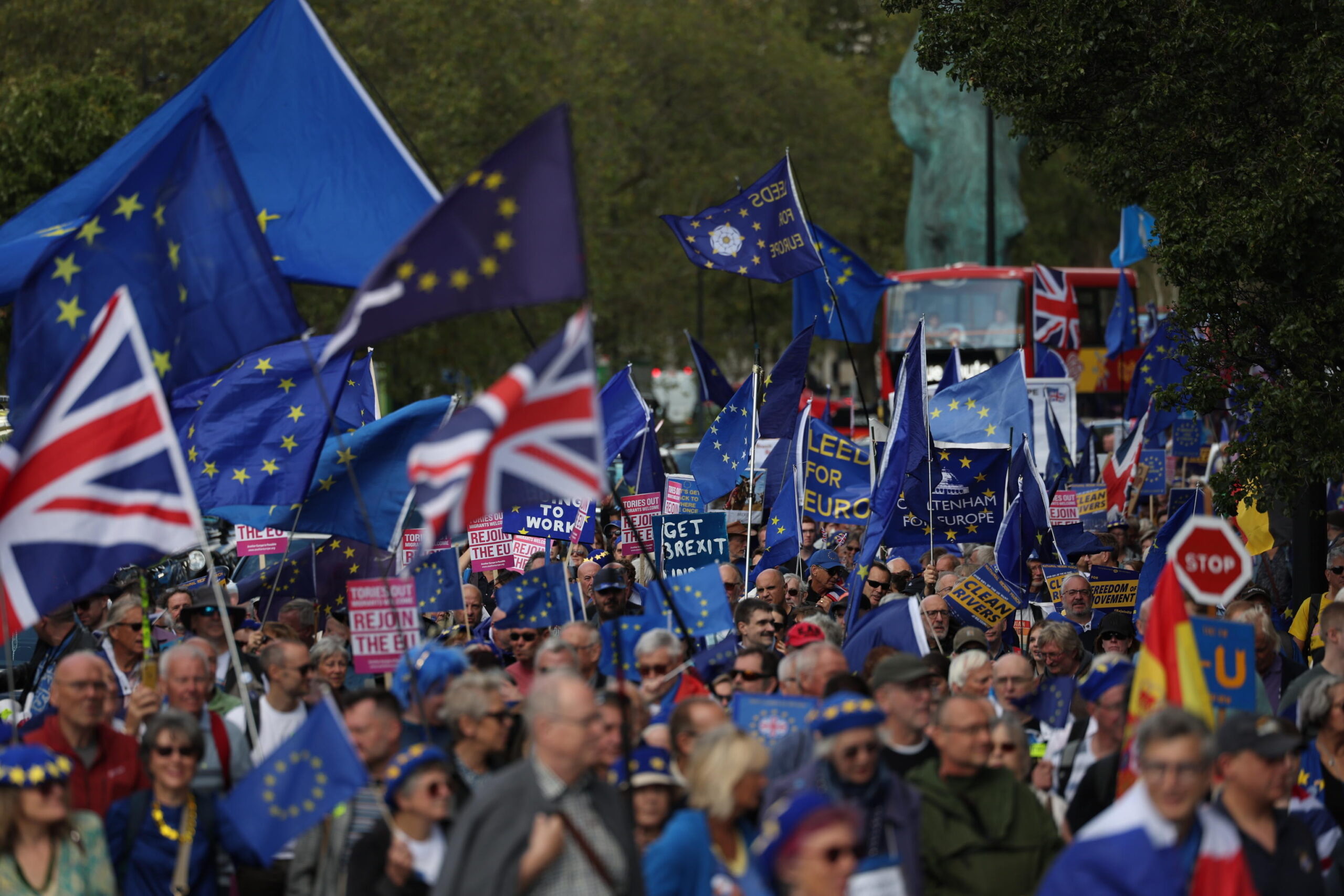 Londra, in migliaia sfilano contro la Brexit