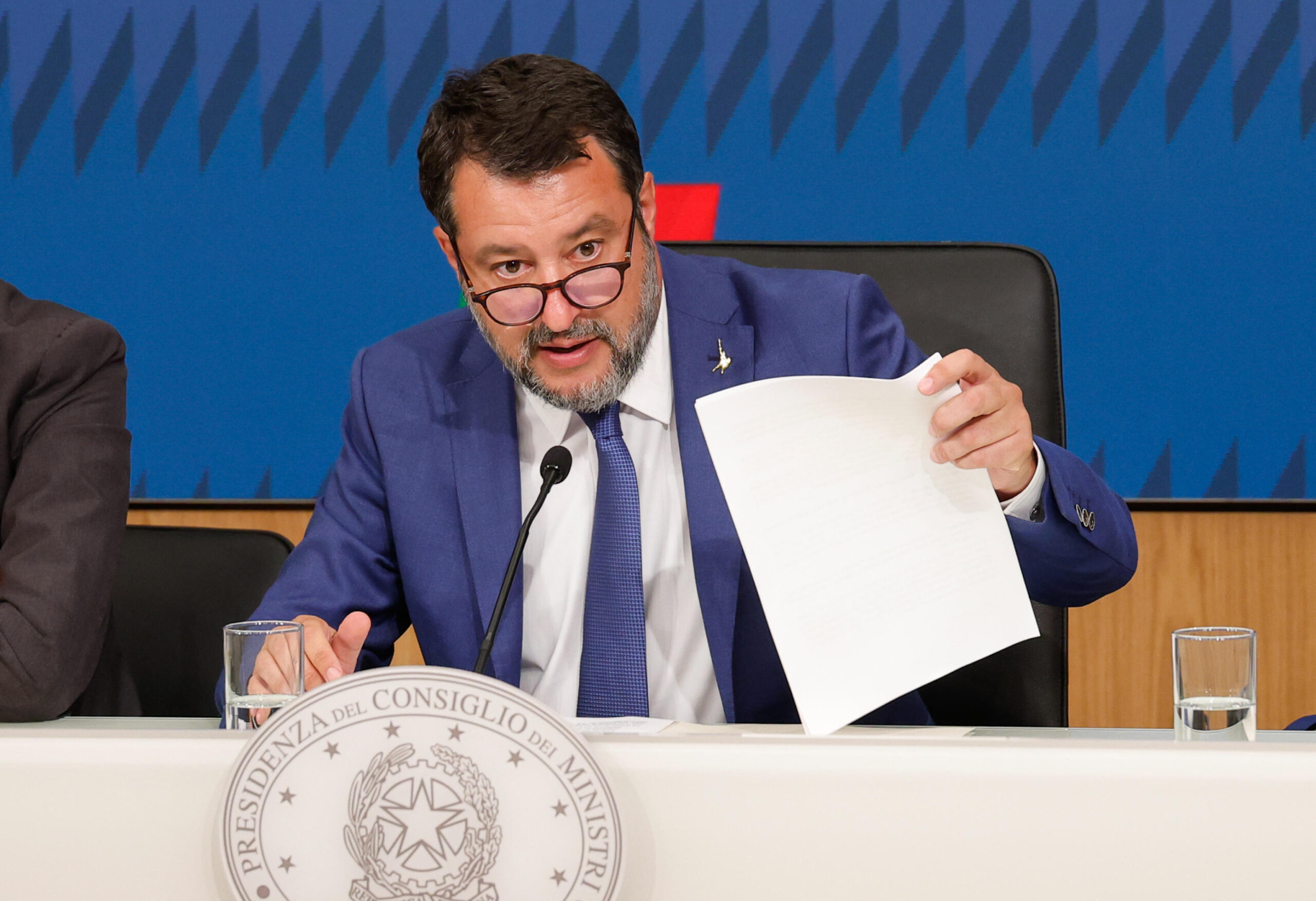 Il vicepresidente del Consiglio e ministro delle Infrastrutture e dei trasporti, Matteo Salvini, durante la conferenza stampa al termine del Consiglio dei Ministri a Palazzo Chigi, Roma, 07 agosto 2023. ANSA/GIUSEPPE LAMI