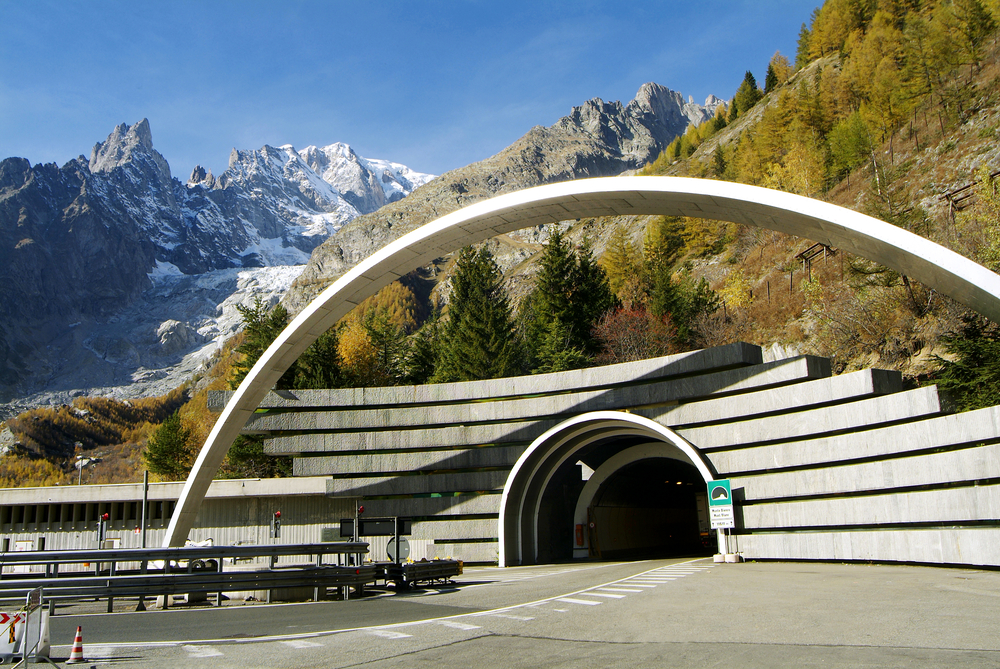 Traforo Monte Bianco, slittano a settembre 2024 i lavori di manutenzione