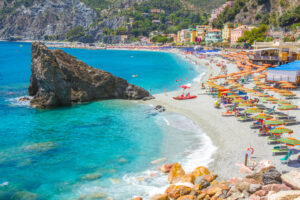 Turismo in Liguria, anche settembre si avvia ad essere con il botto. Toti: “siamo meglio di Mykonos e Costa Azzurra”
