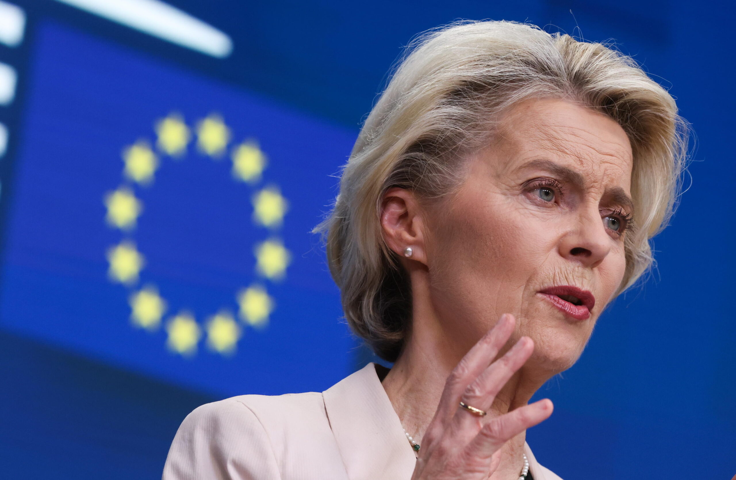 epa10941847 European Commission President Ursula von der Leyen speaks during a press conference at the end of the first day of the European Council in Brussels, Belgium, 27 October 2023. Over the course of a two-day summit, EU leaders will discuss the unfolding situation in the Middle East, continued support for Ukraine in the face of Russia's war of aggression, the EU's long-term budget, the economy, migration and external relations.  EPA/OLIVIER HOSLET