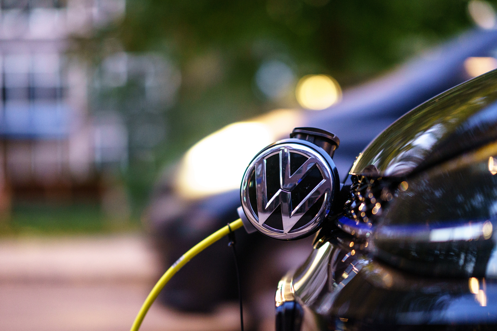 Volkswagen, consegne di auto totalmente elettriche +45%