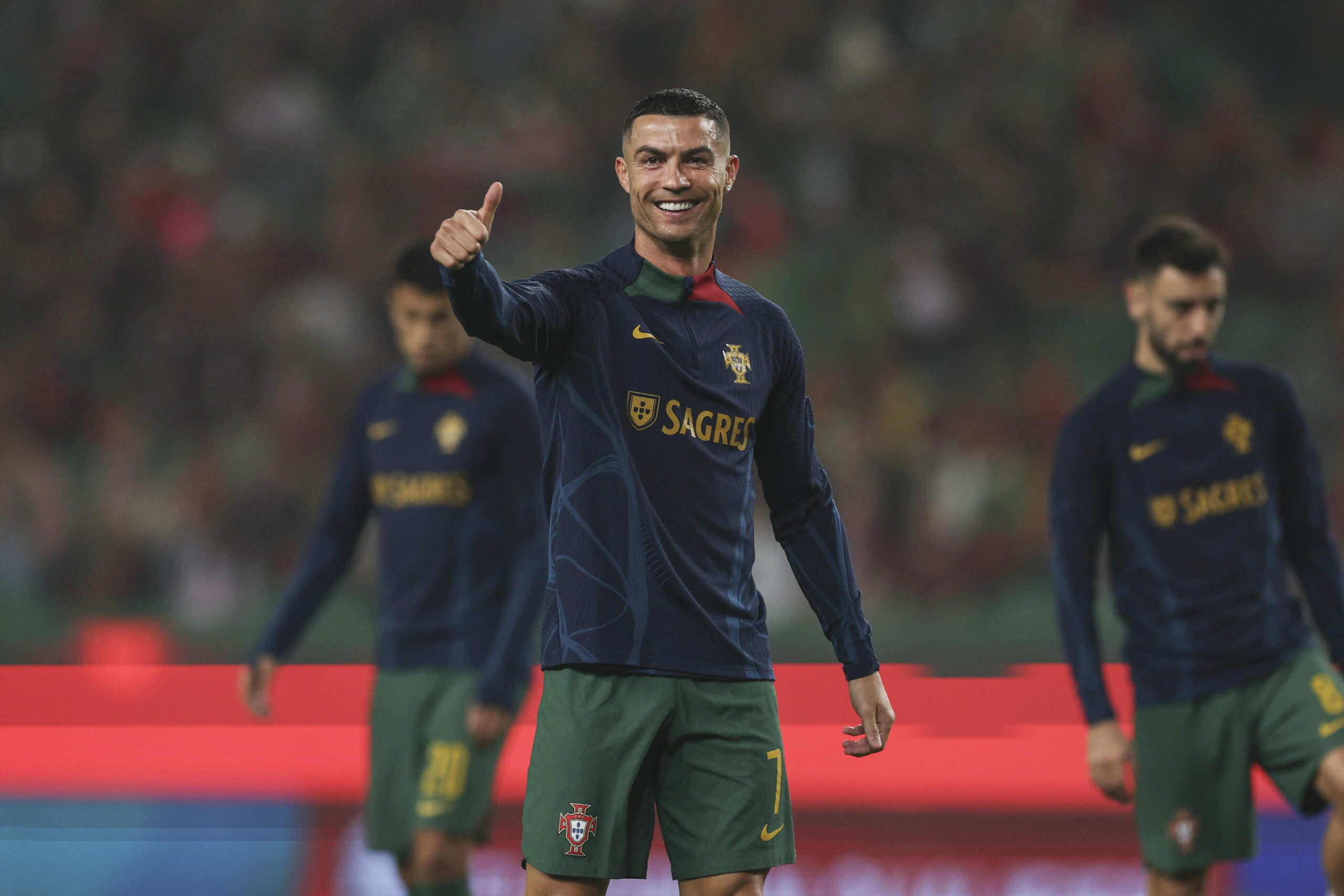 epa10985240 Portugal's Cristiano Ronaldo thumbs up before the UEFA EURO 2024 Group J qualifying soccer match between Portugal and Iceland in Lisbon, Portugal, 19 November 2023.  EPA/MIGUEL A. LOPES