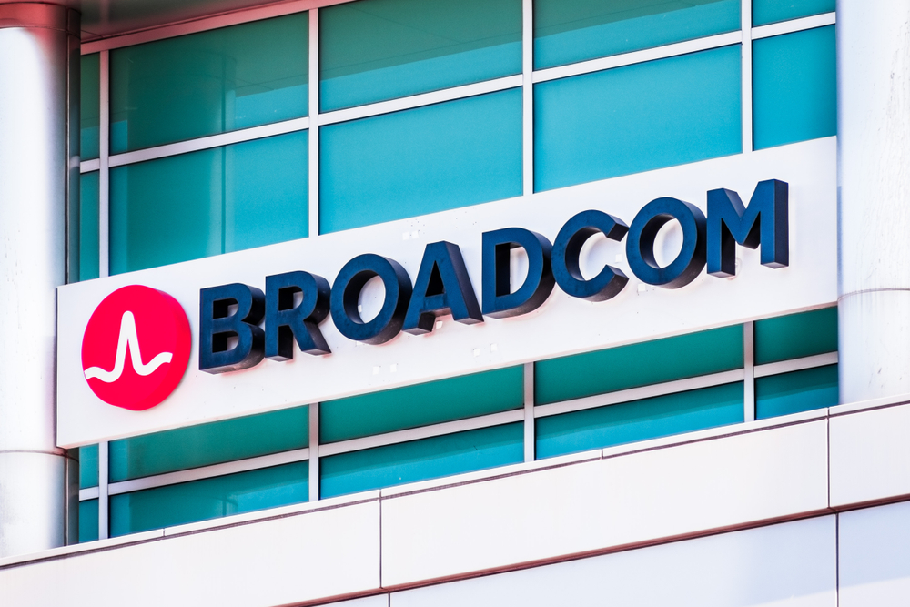 Broadcom chiude l’acquisizione da 69 miliardi di dollari di VMware. Arriva l’ok anche della Cina