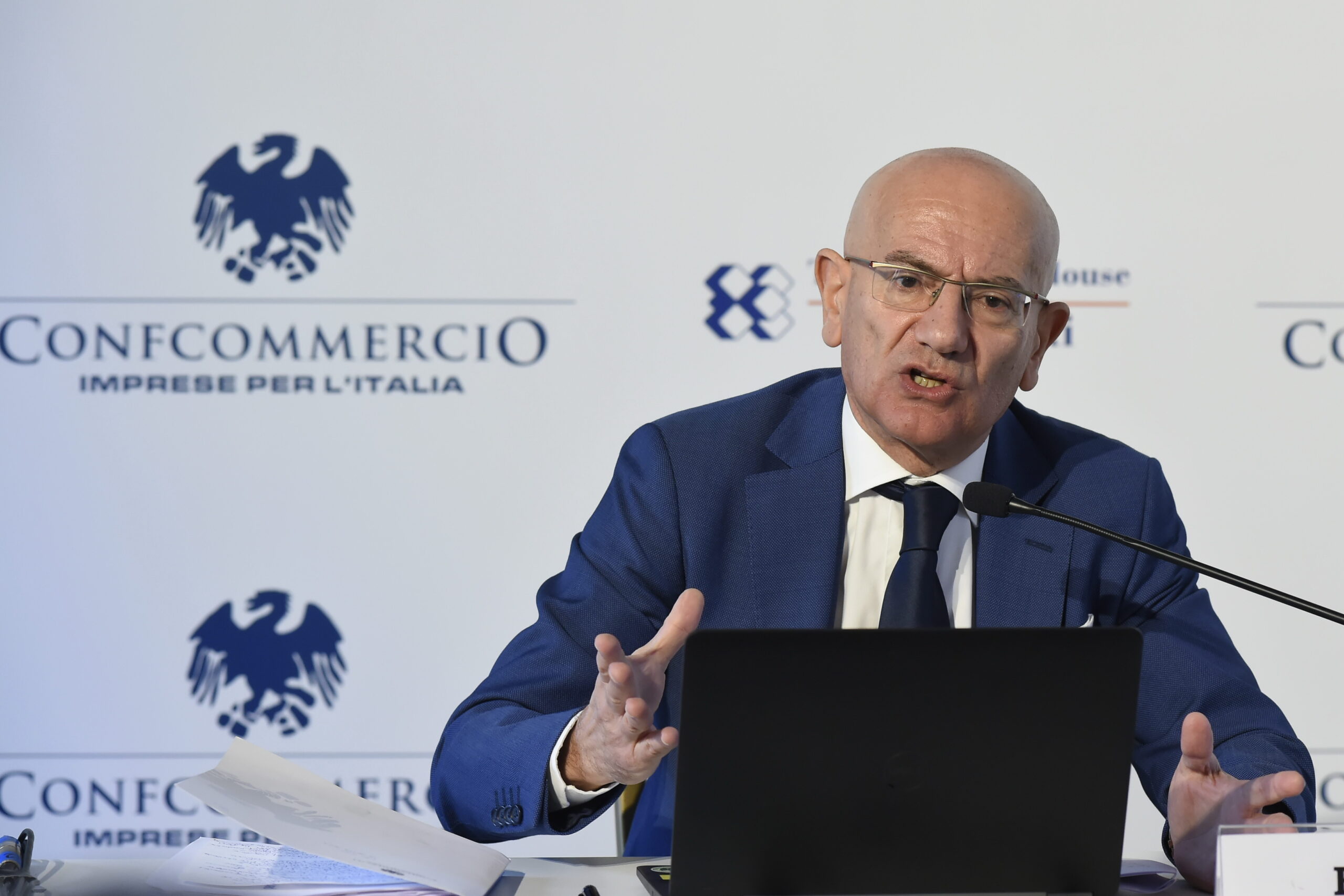 Confcommercio, il direttore Mariano Bella mostra ottimismo: “l’economia rallenta ma è in ottima salute”